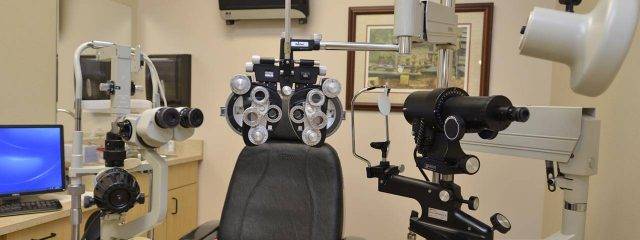 Eye doctor, examination room in San Leandro, Concord & Castro Valley, CA